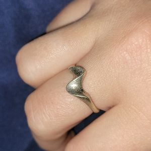 Vintage wavy ring